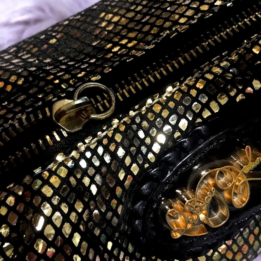 Betsey Johnson vintage gold bag! 💛 - Picture 7 of 8
